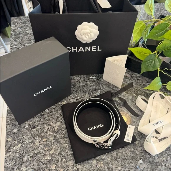 CHANEL White Belt with Silver Logo Buckle - Picture 4 of 6